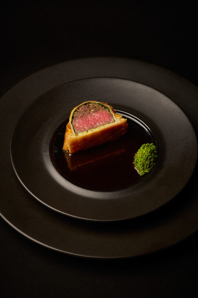 260520_DOM PÉRIGNON-Beef Tenderloin en Croûte, Red Wine Sauce with Veal Jus