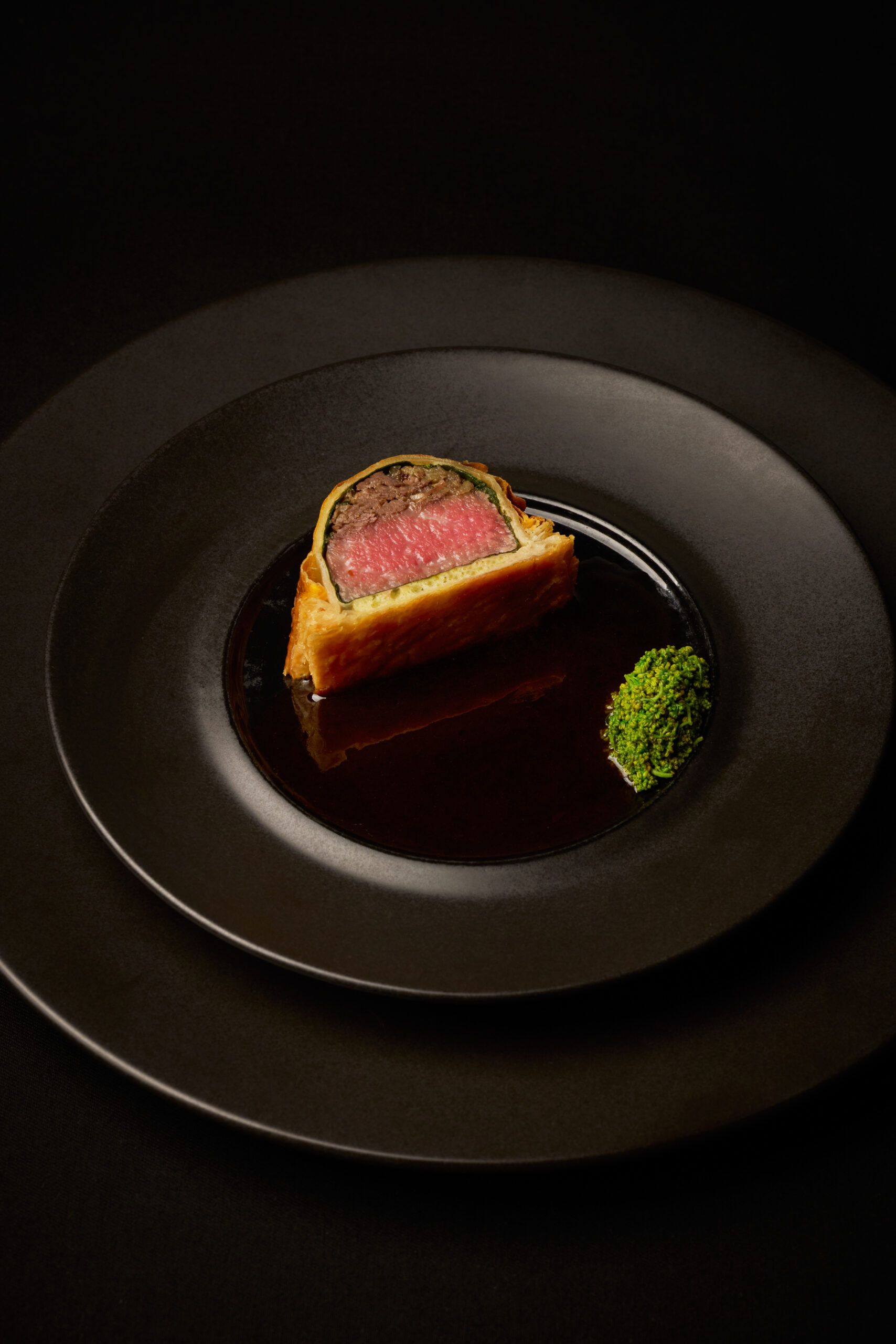 260520_DOM PÉRIGNON-Beef Tenderloin en Croûte, Red Wine Sauce with Veal Jus